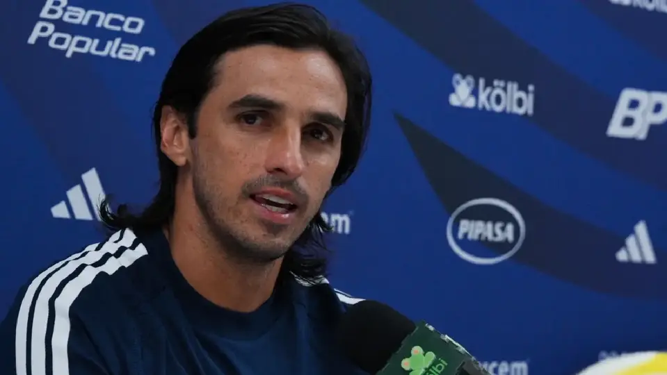 Bryan Ruiz, en el banquillo de Costa Rica | AFP