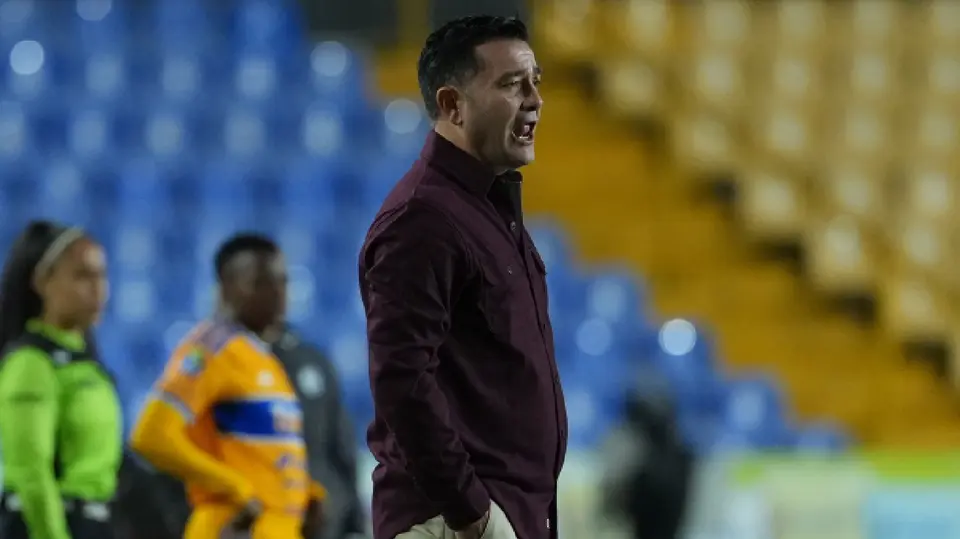 Pedro Martínez, en partido de Tigres Femenil | IMAGO7