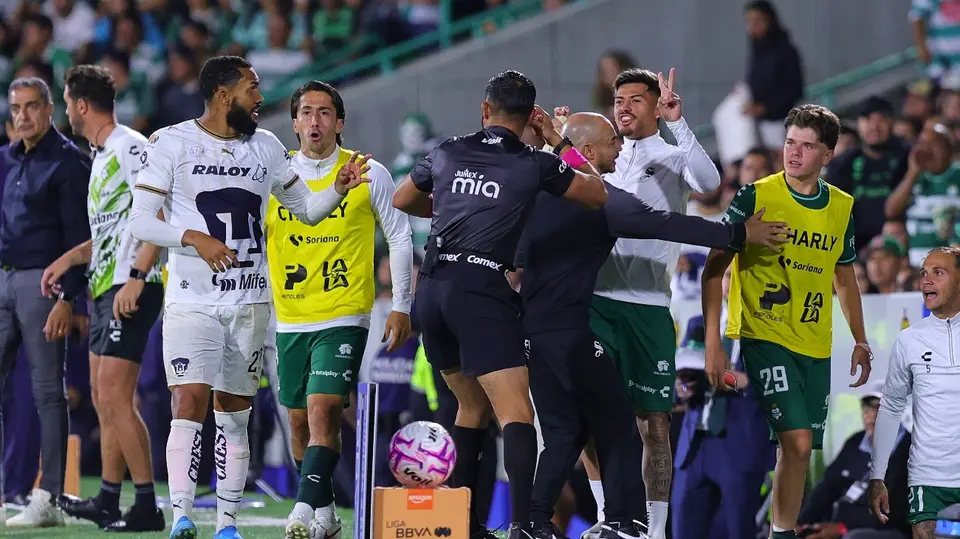 Pelea campal en el Santos vs Pumas Apertura 2026 | MEXSPORT