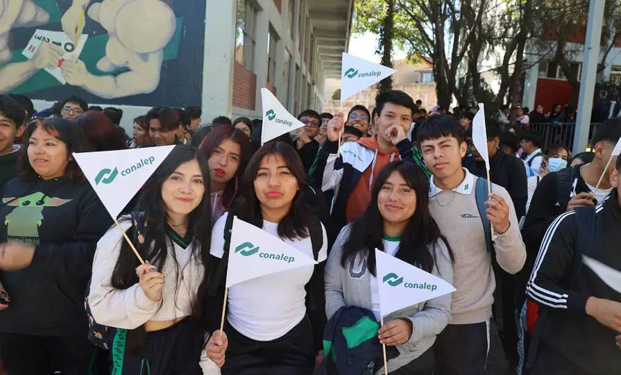 Los alumnos grabaron su respuesta desde los talleres de un plantel./especial