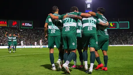 Santos hila seis triunfos por primera vez en su historia
