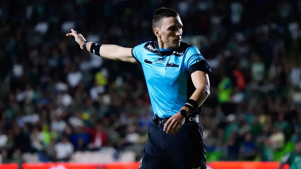 Yonatan Peinado, árbitro mexicano | IMAGO7