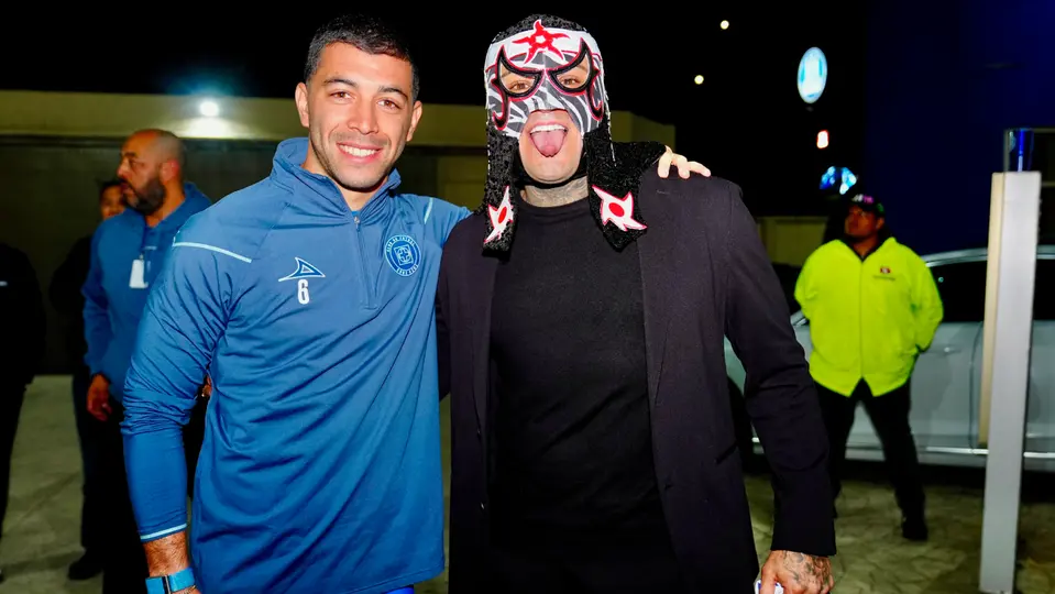 Erik Lira y Penta, jugador de Cruz Azul y luchador de la WWE | IMAGO7