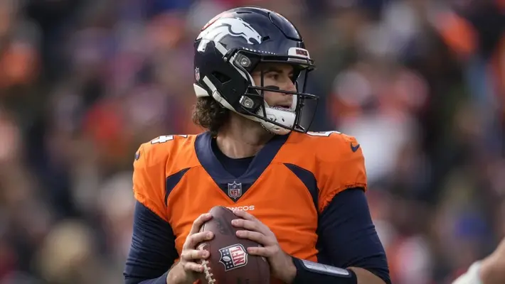 Jarrett Stidham y otras historias de quarterbacks 'bomberos' en Playoffs de la NFL
