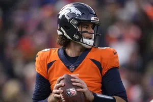 Jarrett Stidham y otras historias de quarterbacks 'bomberos' en Playoffs de la NFL
