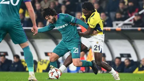 Amargo debut de ‘Chino’ Huerta en Europa League; Anderlecht cae 0-3 ante Fenerbahce