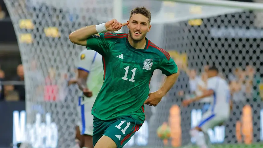 'Santi' Giménez celebra un gol en la Copa Oro 2023 | IMAGO7