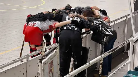 Detienen a portera de Club de Hockey Sant Jordi por grabar a sus compañeras en las duchas