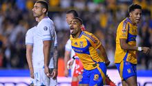 ¡Cayó La Máquina! Con 10 hombres, Tigres vence 2-1 a Cruz Azul en El Volcán