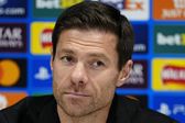 Xabi Alonso continúa con su compromiso con el Bayer Leverkusen y aún no es opción en Madrid