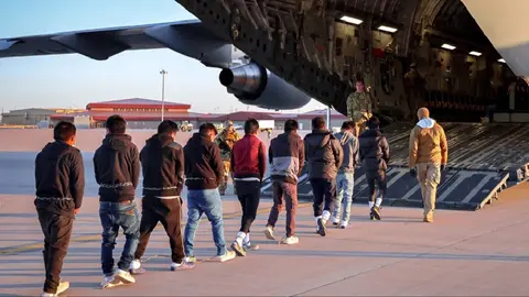 ¿México rechaza vuelo con migrantes encadenados? Esto responde el gobierno