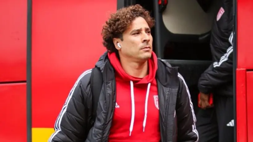 Guillermo Ochoa fue titular en derrota del AVS, qué está al borde del descenso