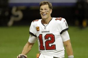 Tom Brady: Sale del retiro y anuncia que jugará su temporada 23 con Bucaneers