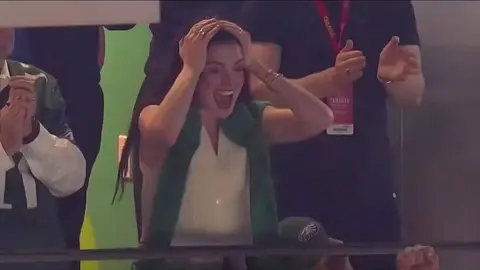 ¿Taylor Swift? No, esta vez el festejo fue de Anne Hathaway