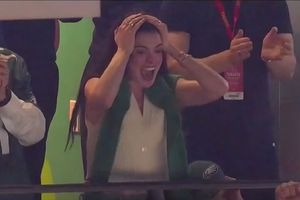 ¿Taylor Swift? No, esta vez el festejo fue de Anne Hathaway