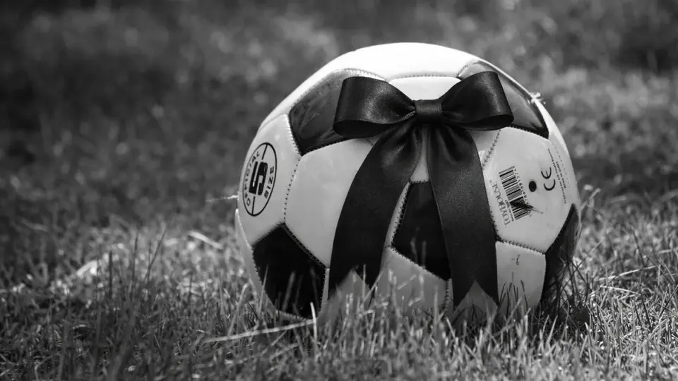 ¡Luto en el futbol! Fallece jugador en Portugal tras desvanecerse en el campo