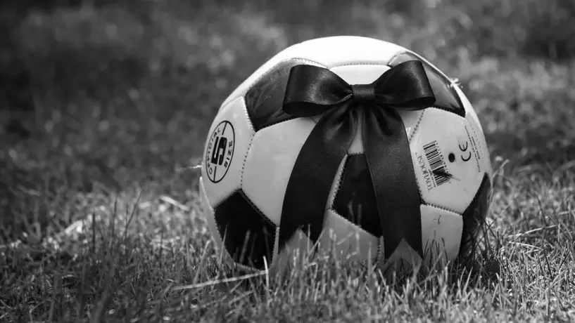 ¡Luto en el futbol! Fallece jugador en Portugal tras desvanecerse en el campo