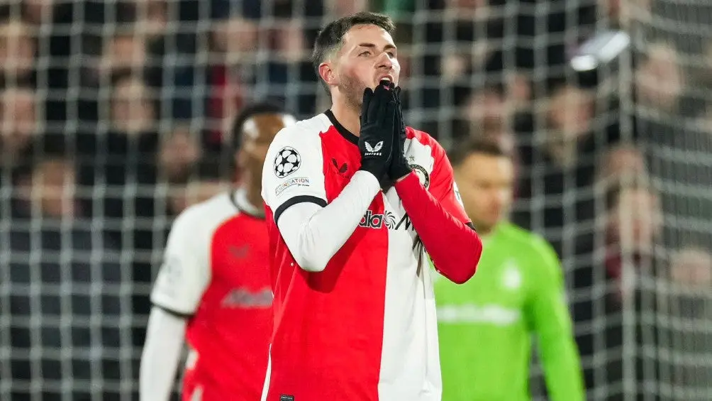 Santiago Giménez, en su etapa con Feyenoord | X: @Feyenoord