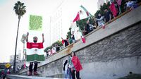 Mexicanos hacen manifestación en Los Ángeles para exigir fin a las deportaciones