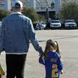 Niña se hace viral por fallar casi todos los partidos de Playoffs de la NFL