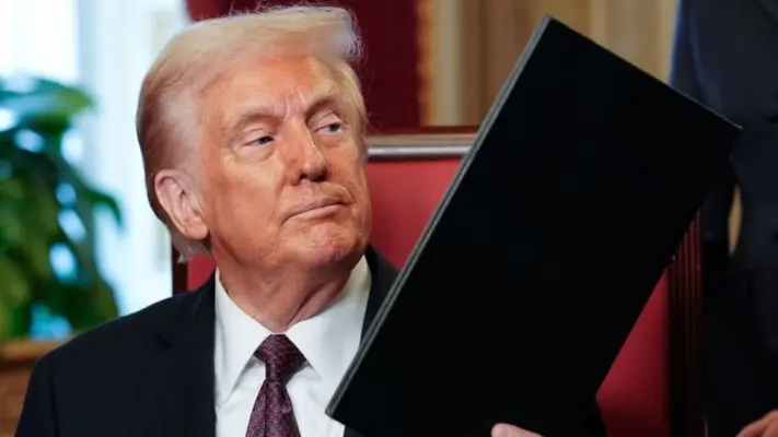 Donald Trump cortará fondos a escuelas que exijan vacuna contra el Covid