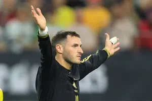 Argentinos destrozan a Santi Giménez por ver a México Campeón del Mundo