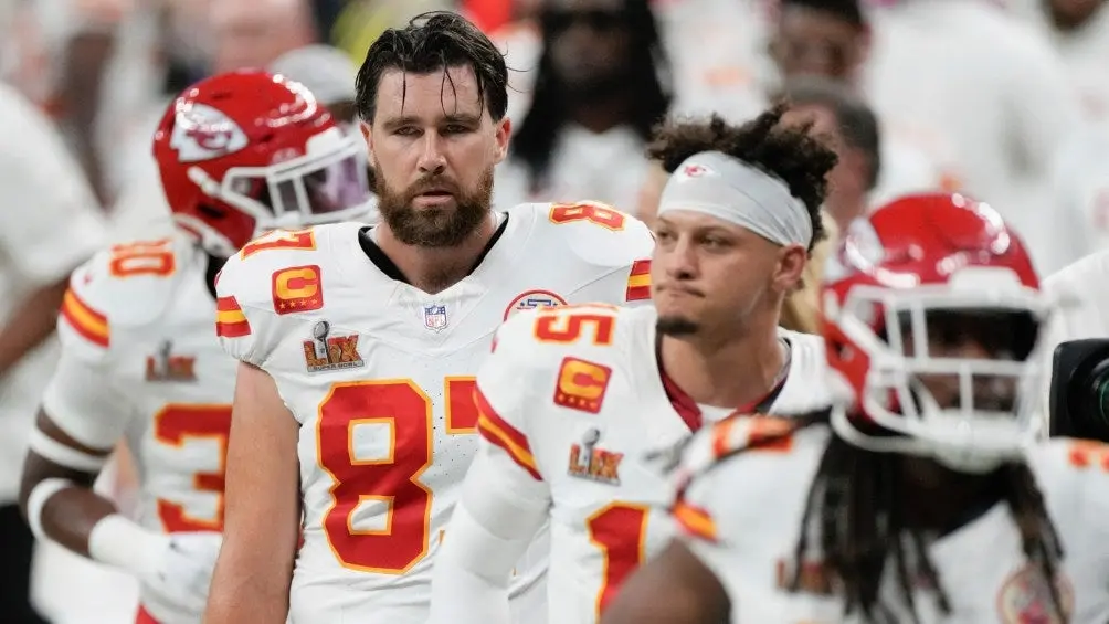 Patrick Mahomes y Travis Kelce | AP