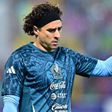 Guillermo Ochoa y Raúl Jiménez llegan a México para el amistosos contra Portugal