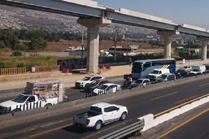Transportistas cancelan bloqueos; mejor inician marcha rumbo al Zócalo
