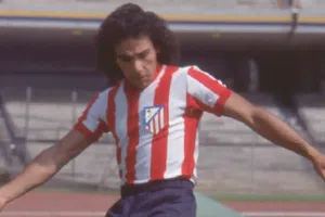 Hugo Sánchez busca en redes sociales al joven que limpió su placa del Atlético de Madrid