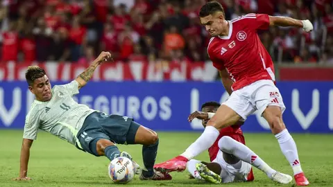 Javier Aguirre aceptó que le sorprendió Efraín Álvarez: "Lo veía gordito"