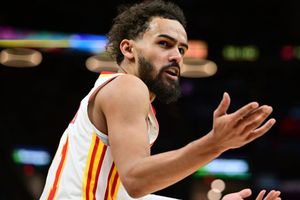 Young y Booker reaccionan tras no ser seleccionados para el Juego de Estrellas de la NBA