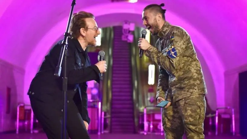 Video: Bono protagonizó concierto de paz en un metro de Kiev