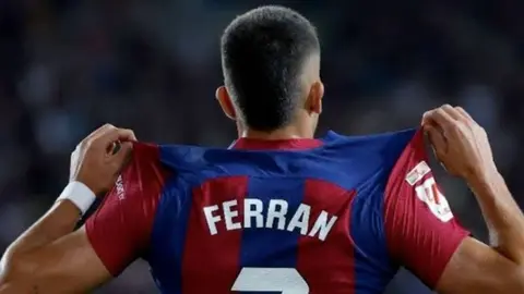 AC Milan busca hacerse de los servicios de Ferran Torres