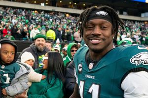 Jalen Hurts sobre la actitud de AJ en Philadelphia: “Nunca lo he visto leer un libro”
