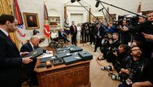Casa Blanca niega entrada a reportero por que su agencia no llama Golfo de EU al Golfo de México