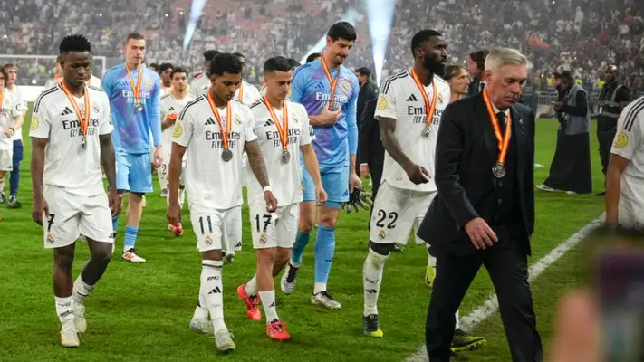 ¡Orgullo! Jugadores del Real Madrid portan con respeto medalla de subcampeón