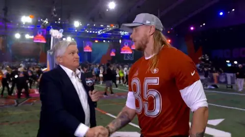 John Sutcliffe retó a George Kittle en la lucha libre durante los Pro Bowl Games 2025
