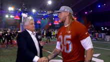 John Sutcliffe retó a George Kittle en la lucha libre durante los Pro Bowl Games 2025