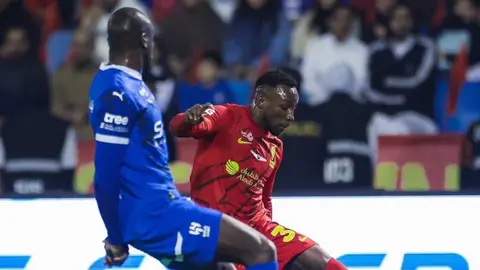 Julián Quiñones pone asistencia en la victoria del Al-Qadisiya ante el Al-Hilal