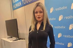 Así es Aria, la robot humanoide que promete "compañerismo e intimidad"