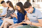 En México quieren prohibir redes sociales a menores de 14 años y el uso de celulares