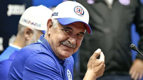 Ricardo Ferretti la hace de 'viene-viene' en famosa plaza comercial en la CDMX