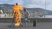 Joven incendia icónica estatua de Cristiano Ronaldo en Portugal