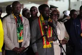 Presidente de Senegal celebra el triunfo de la Copa Africana junto a sus dos esposas y causa polémica