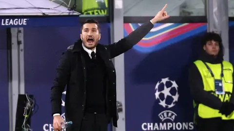 Borussia Dortmund anunció el despido de Nuri Sahin tras derrota en Champions League