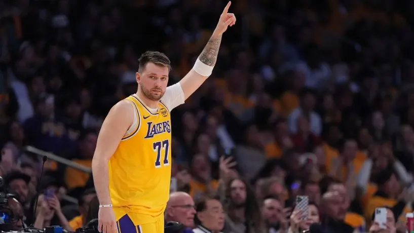 Luka Doncic debuta con victoria en su nueva etapa con Lakers