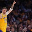 Luka Doncic debuta con victoria en su nueva etapa con Lakers