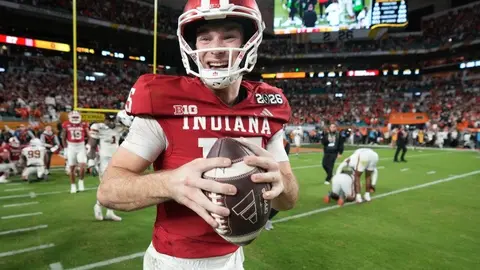 Fernando Mendoza, el gran prospecto del Draft 2026, construye a su quarterback perfecto