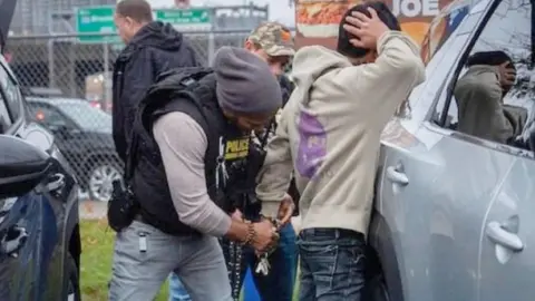 Chicago empezará con las deportaciones masivas de migrantes